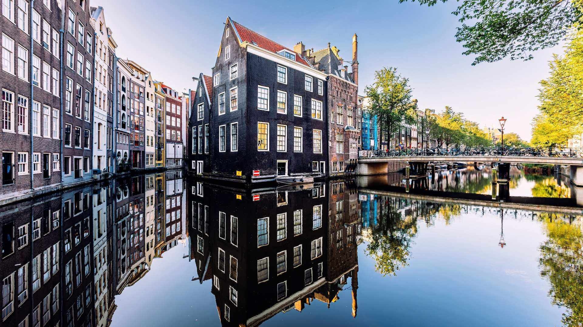 一次挥动桥臂，连接两岸